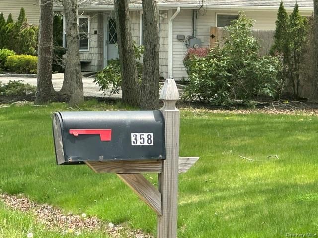 358 S Service Road, Center Moriches, NY 11934
