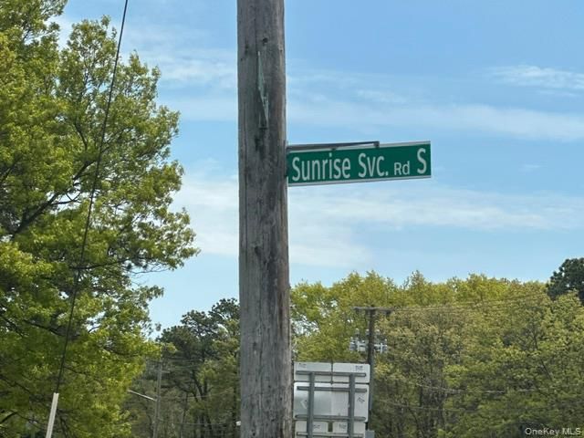 358 S Service Road, Center Moriches, NY 11934