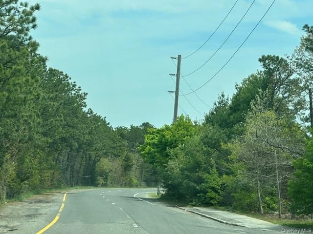 358 S Service Road, Center Moriches, NY 11934
