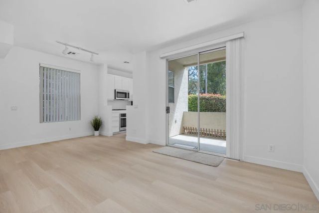 10921 Sabre Hill Dr 375, San Diego, CA 92128