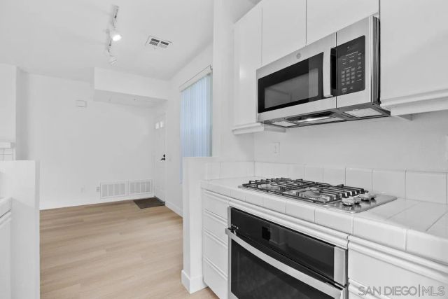10921 Sabre Hill Dr 375, San Diego, CA 92128