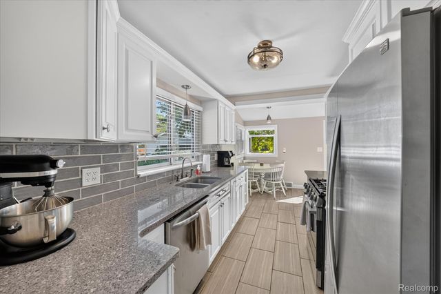 4369 Richalva Court, Waterford Charter Township, MI 48329