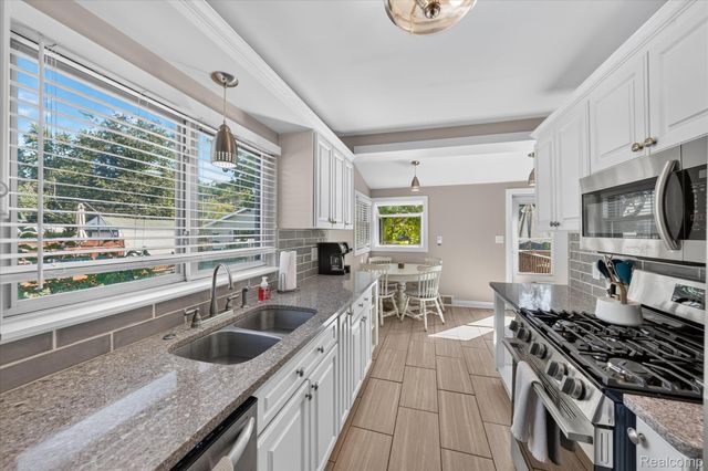 4369 Richalva Court, Waterford Charter Township, MI 48329