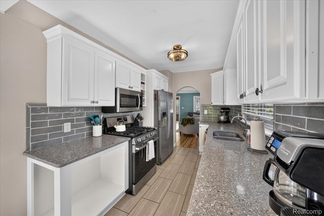 4369 Richalva Court, Waterford Charter Township, MI 48329
