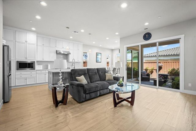 4256 Eagle View Way, Folsom, CA 95630