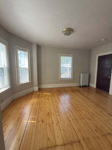 135-137 Lynde St 1, Melrose, MA 02176