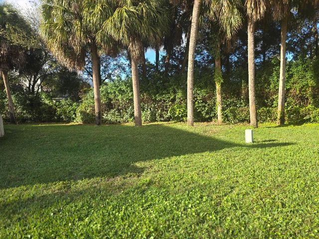411 Sandtree Drive, Palm Beach Gardens, FL 33403