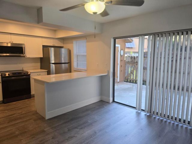 411 Sandtree Drive, Palm Beach Gardens, FL 33403