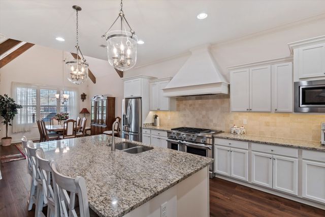 202 CHADWICK WOODS LN, Collierville, TN 38017