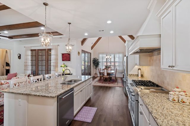 202 CHADWICK WOODS LN, Collierville, TN 38017