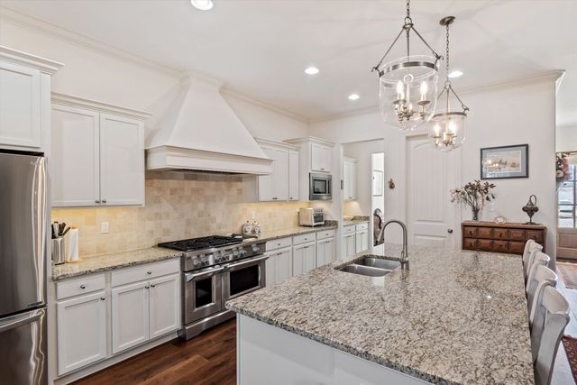 202 CHADWICK WOODS LN, Collierville, TN 38017