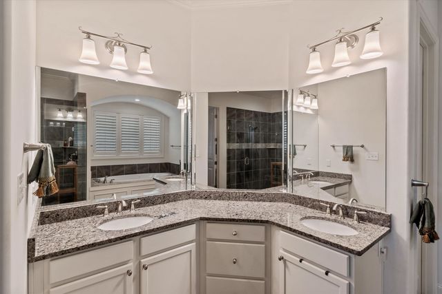 202 CHADWICK WOODS LN, Collierville, TN 38017