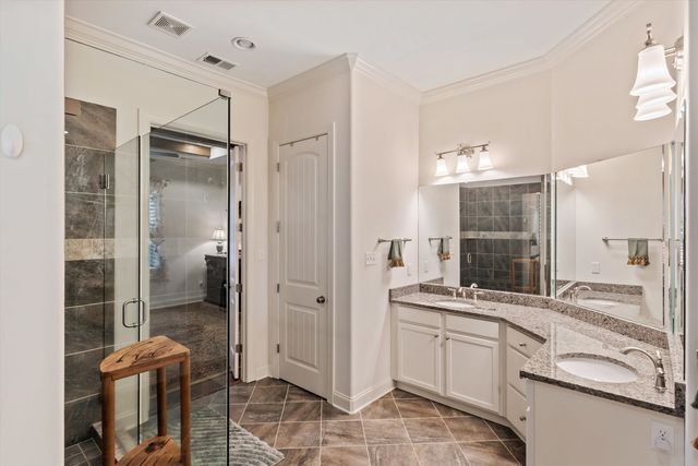 202 CHADWICK WOODS LN, Collierville, TN 38017