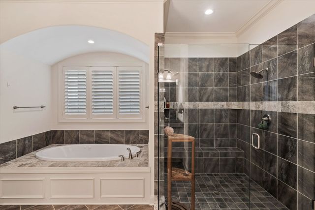 202 CHADWICK WOODS LN, Collierville, TN 38017