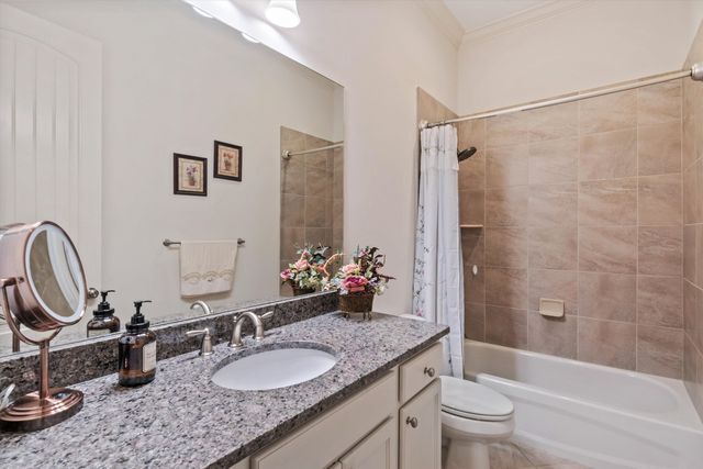 202 CHADWICK WOODS LN, Collierville, TN 38017