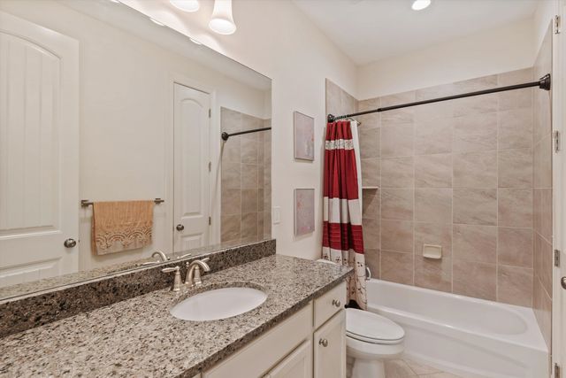 202 CHADWICK WOODS LN, Collierville, TN 38017