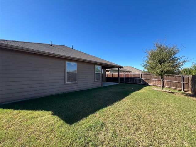 609 Buzzard Lake Trail, Fort Worth, TX 76120