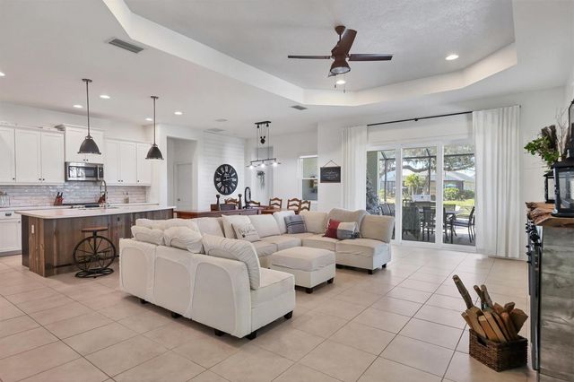 2006 RED LAKE RUN, Bradenton, FL 34211