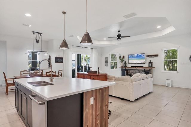 2006 RED LAKE RUN, Bradenton, FL 34211