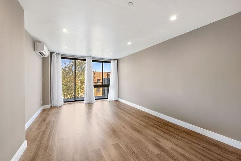 4511 82nd St Apt W3F, New York City, NY 11373