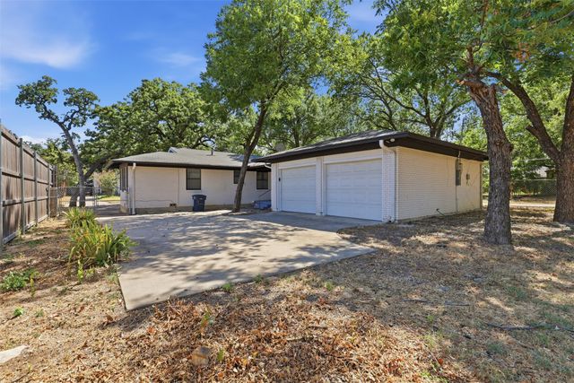2321 Honeysuckle Avenue, Fort Worth, TX 76111
