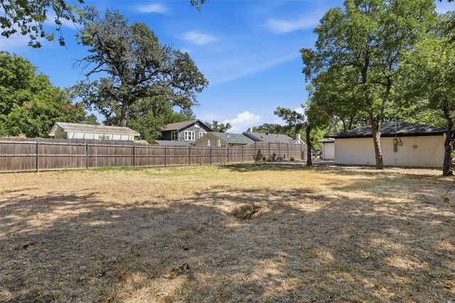 2321 Honeysuckle Avenue, Fort Worth, TX 76111