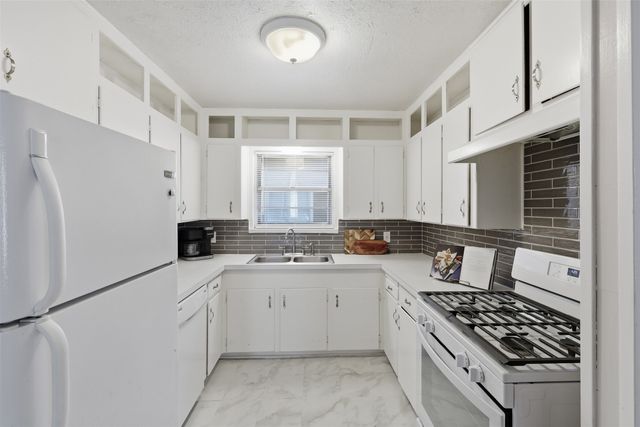 2321 Honeysuckle Avenue, Fort Worth, TX 76111