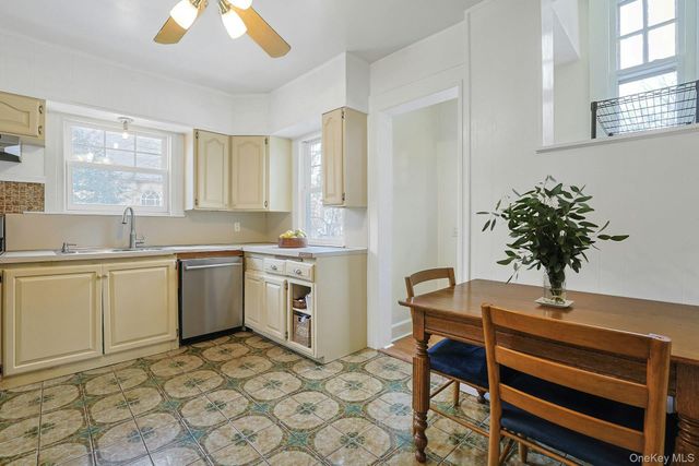 22 Dearborn Street, New Rochelle, NY 10801