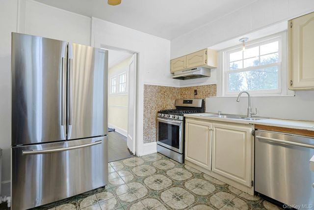 22 Dearborn Street, New Rochelle, NY 10801