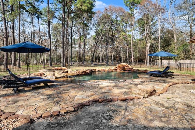 6910 Windcrest Estates Court, Magnolia, TX 77354