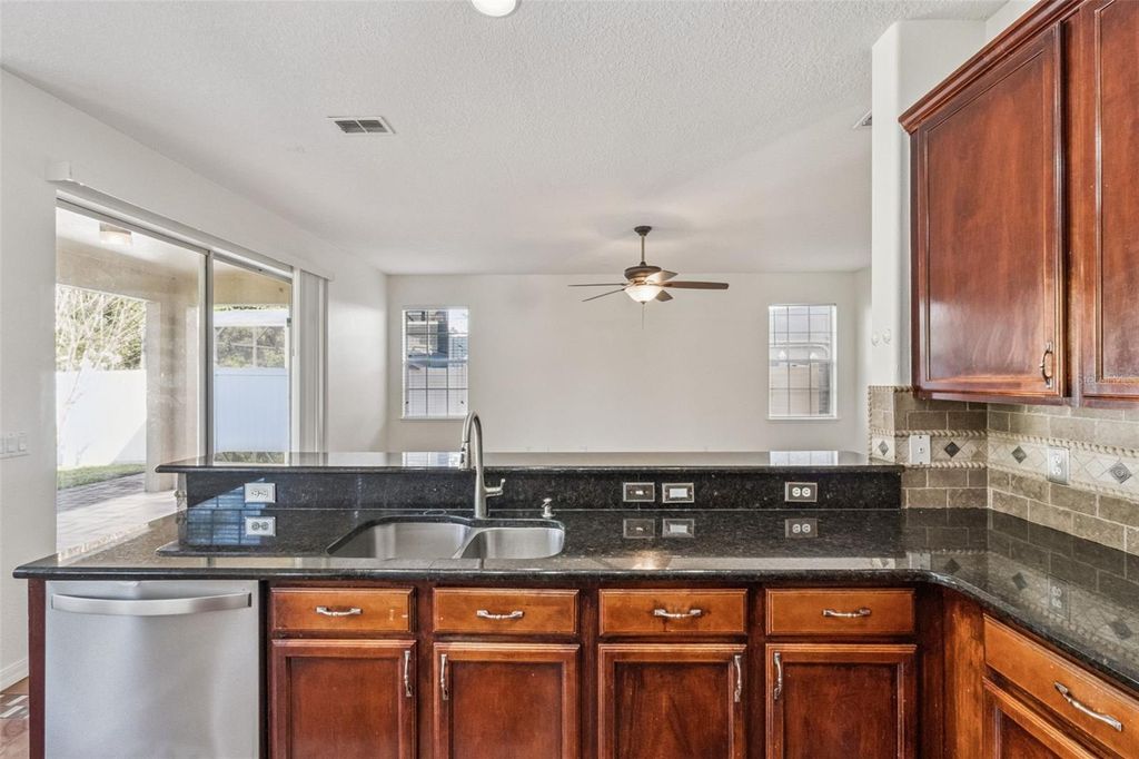 Image 12 of property listing at 2250 WINDCREST LAKE CIRCLE, Orlando, FL 32824