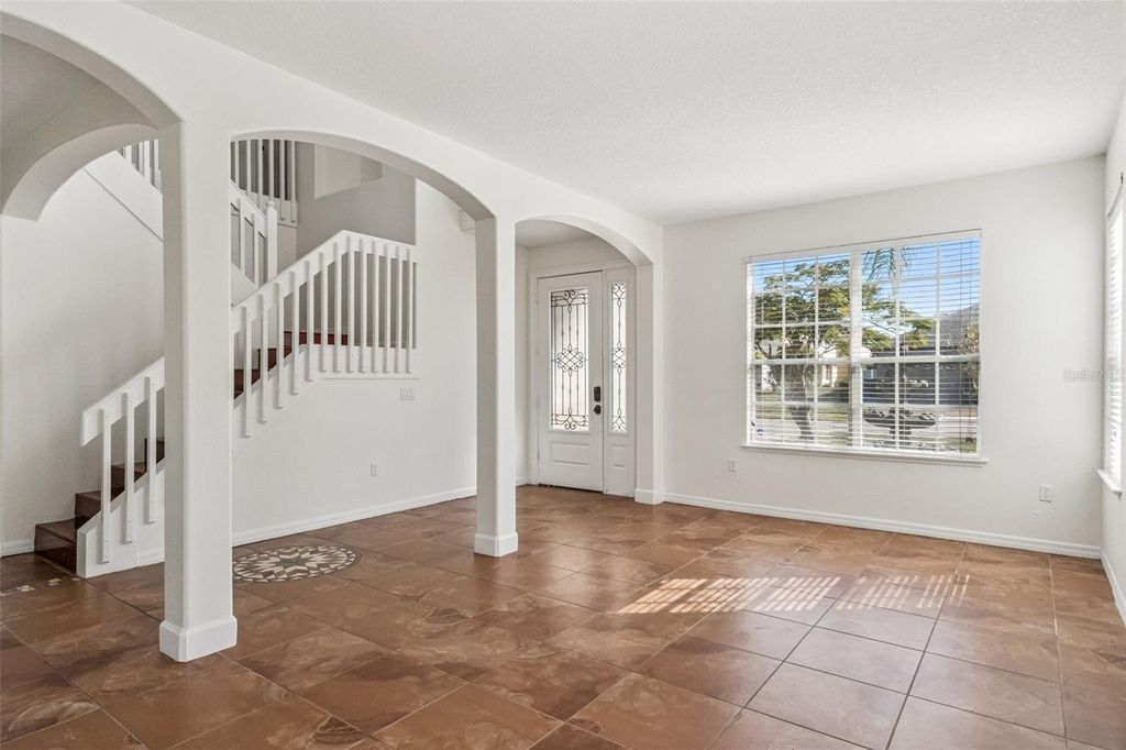 Image 14 of property listing at 2250 WINDCREST LAKE CIRCLE, Orlando, FL 32824