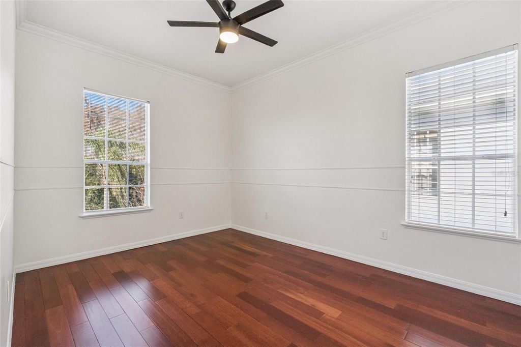 Image 16 of property listing at 2250 WINDCREST LAKE CIRCLE, Orlando, FL 32824