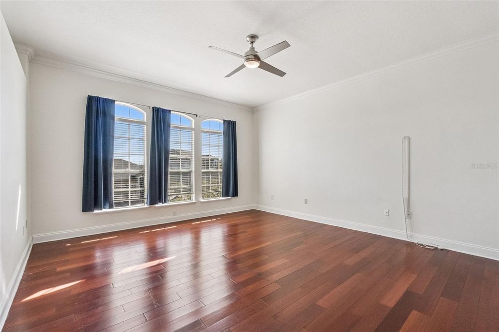 Image 19 of property listing at 2250 WINDCREST LAKE CIRCLE, Orlando, FL 32824