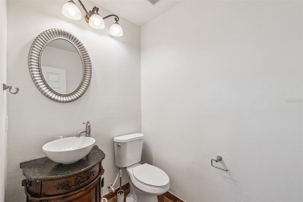 Image 30 of property listing at 2250 WINDCREST LAKE CIRCLE, Orlando, FL 32824