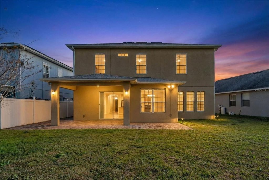 Image 33 of property listing at 2250 WINDCREST LAKE CIRCLE, Orlando, FL 32824