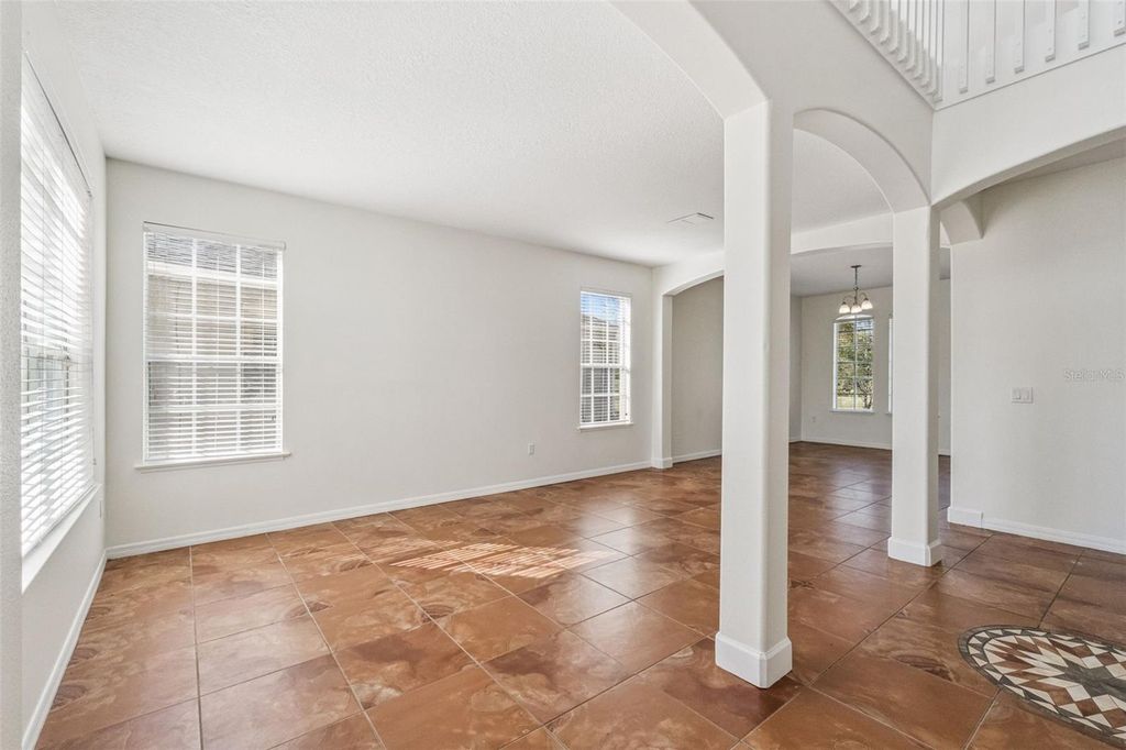 Image 5 of property listing at 2250 WINDCREST LAKE CIRCLE, Orlando, FL 32824