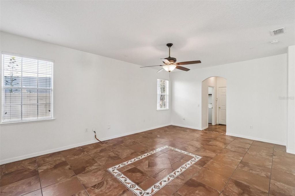 Image 6 of property listing at 2250 WINDCREST LAKE CIRCLE, Orlando, FL 32824