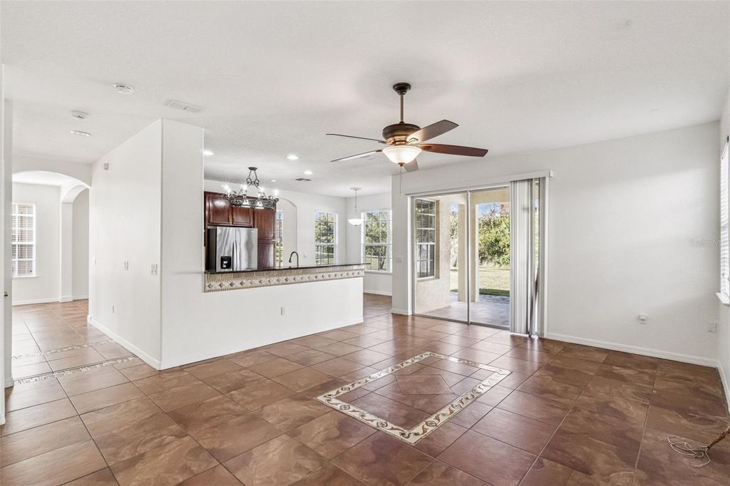 Image 7 of property listing at 2250 WINDCREST LAKE CIRCLE, Orlando, FL 32824