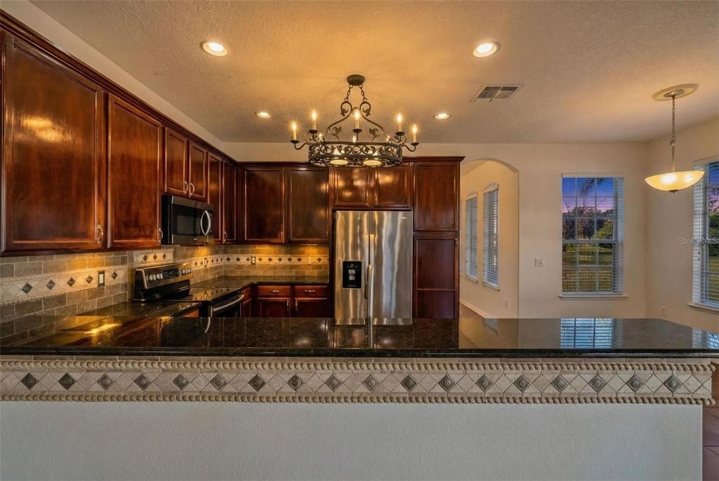 Image 9 of property listing at 2250 WINDCREST LAKE CIRCLE, Orlando, FL 32824