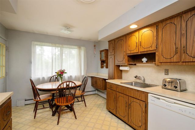 180 Hunter Avenue, North Babylon, NY 11703