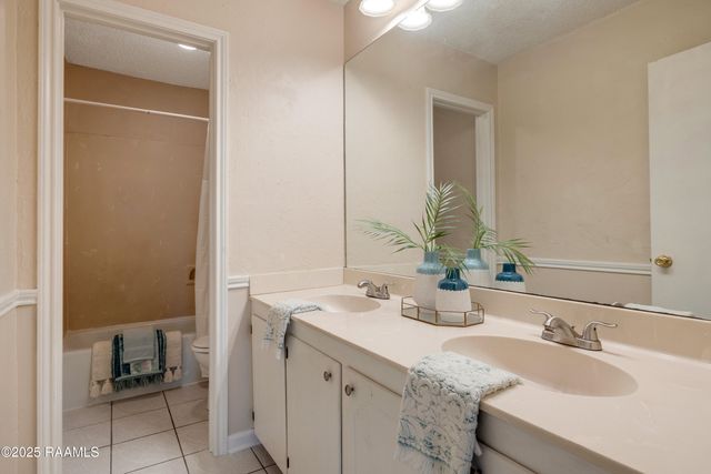 203 Bonaire Drive, Lafayette, LA 70506