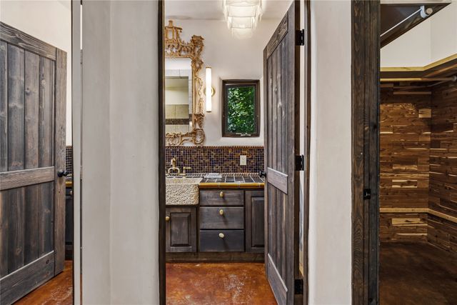 1330 Bishops Lodge Road, Santa Fe, NM 87506