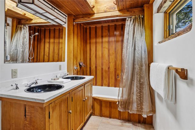 1330 Bishops Lodge Road, Santa Fe, NM 87506