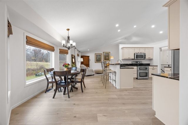 3802 Richland Dr NW, Cedar Rapids, IA 52405