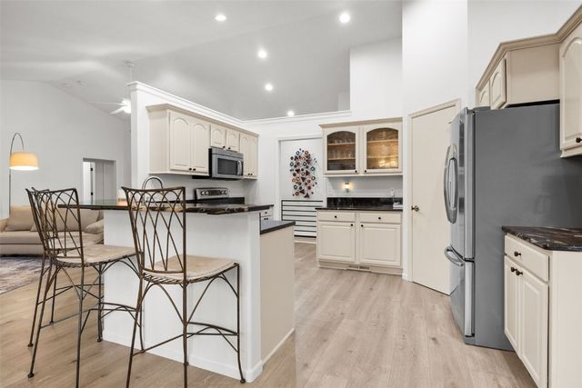 3802 Richland Dr NW, Cedar Rapids, IA 52405