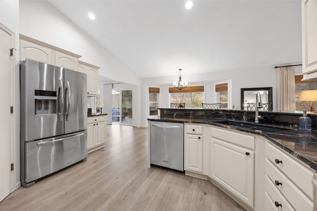 3802 Richland Dr NW, Cedar Rapids, IA 52405