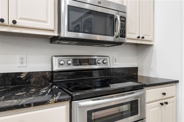 3802 Richland Dr NW, Cedar Rapids, IA 52405