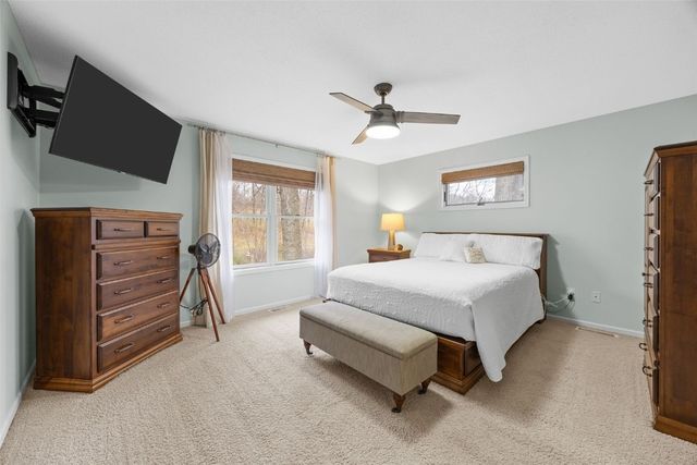 3802 Richland Dr NW, Cedar Rapids, IA 52405