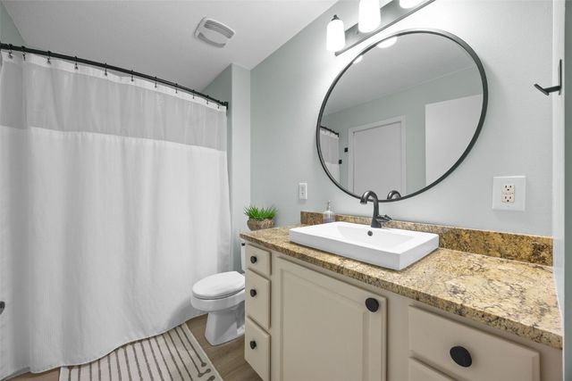 3802 Richland Dr NW, Cedar Rapids, IA 52405